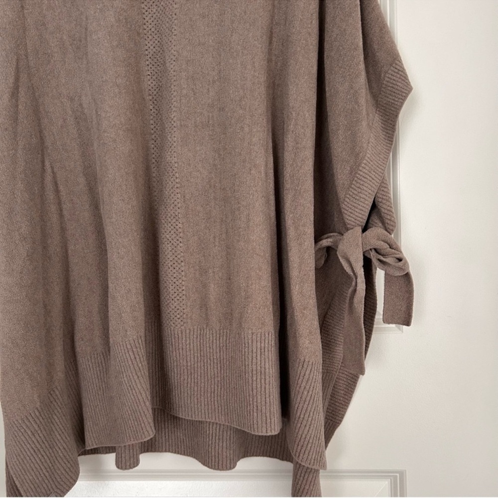 Barefoot Dreams Cozy Chic Hi Lo Poncho with Side Tie - Picture 5 of 10